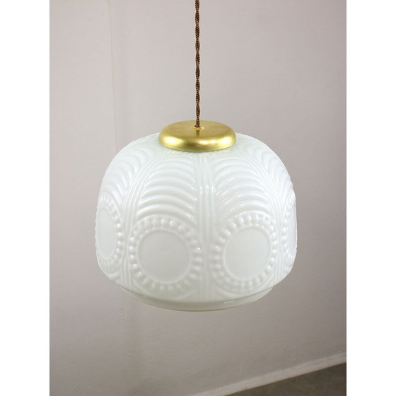 Image 1 of Vintage hanglamp van messing en opaline glas, Italië 1950