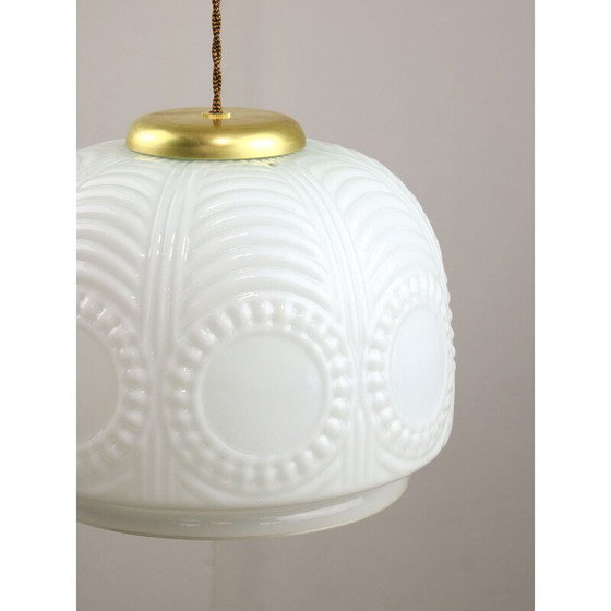 Image 1 of Vintage hanglamp van messing en opaline glas, Italië 1950