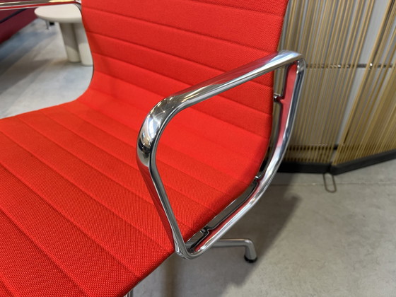 Image 1 of Vitra Eames Ea107 Hopsak Stoel