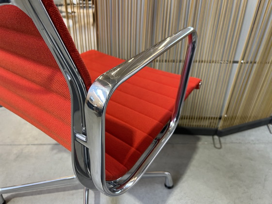 Image 1 of Vitra Eames Ea107 Hopsak Stoel