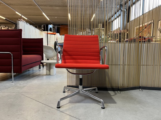 Image 1 of Vitra Eames Ea107 Hopsak Stoel