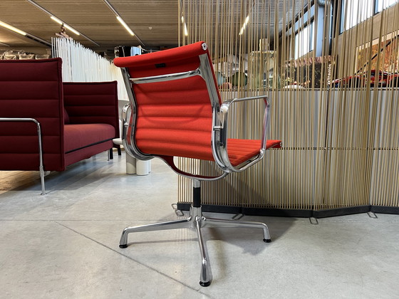 Image 1 of Vitra Eames Ea107 Hopsak Stoel