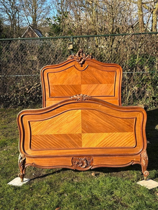 Antiek Frans Louis XV Bedframe