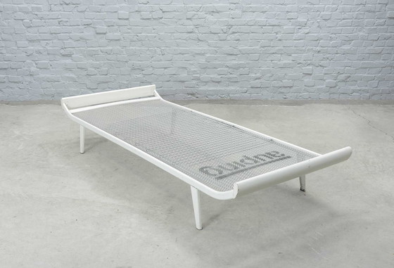 Image 1 of Wit Cleopatra Sofa / Daybed Ontworpen voor Auping door AR Cordemeijer. Nederland, jaren 50.