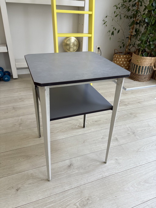Rietveld Rebel Telefoon Tafel Van Ahrend De Cirkel
