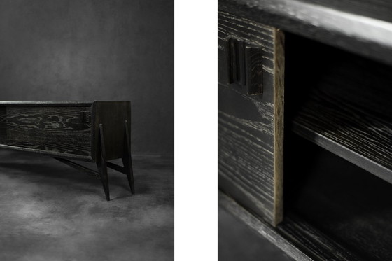 Image 1 of Vintage donker ruw eiken dressoir, 1960