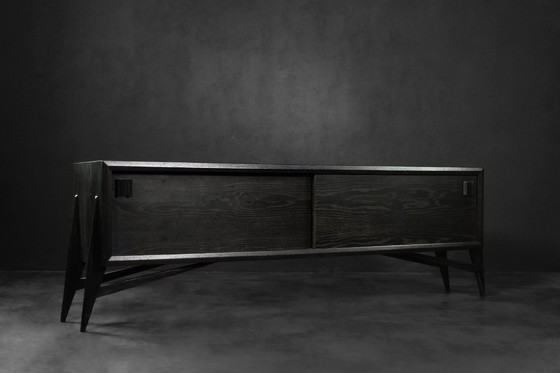 Image 1 of Vintage donker ruw eiken dressoir, 1960