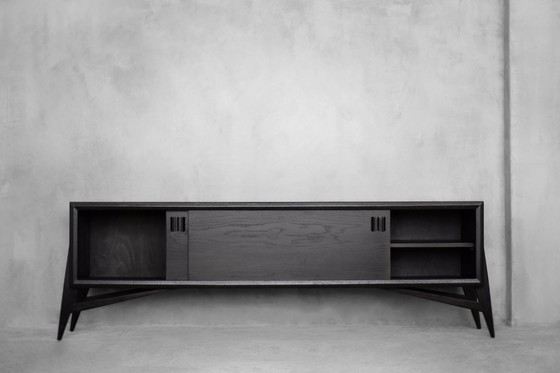 Image 1 of Vintage donker ruw eiken dressoir, 1960