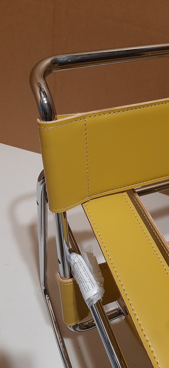 Image 1 of Knoll Wassily B3 Nieuwe-Nooit-Gebruikte Fauteuil In Amber Leer Van Marcel Breuer