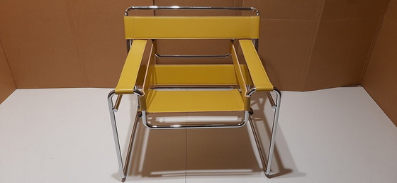 Image 1 of Knoll Wassily B3 Nieuwe-Nooit-Gebruikte Fauteuil In Amber Leer Van Marcel Breuer