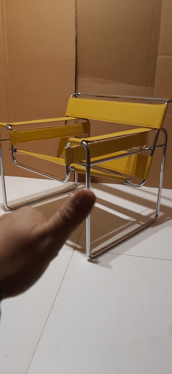 Image 1 of Knoll Wassily B3 Nieuwe-Nooit-Gebruikte Fauteuil In Amber Leer Van Marcel Breuer