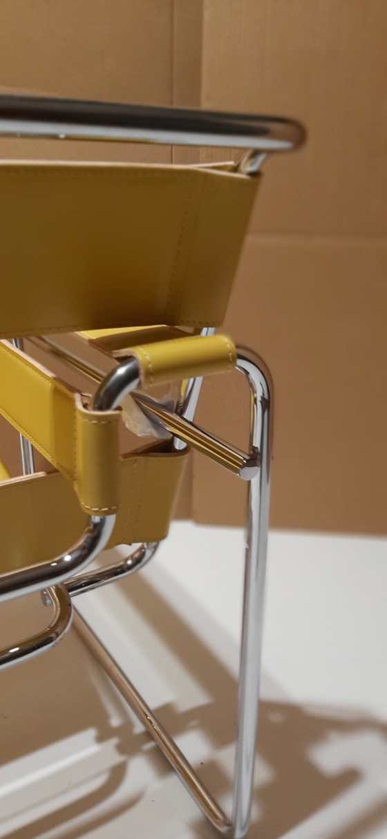 Image 1 of Knoll Wassily B3 Nieuwe-Nooit-Gebruikte Fauteuil In Amber Leer Van Marcel Breuer