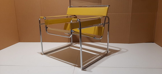 Image 1 of Knoll Wassily B3 Nieuwe-Nooit-Gebruikte Fauteuil In Amber Leer Van Marcel Breuer