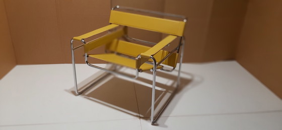 Image 1 of Knoll Wassily B3 Nieuwe-Nooit-Gebruikte Fauteuil In Amber Leer Van Marcel Breuer