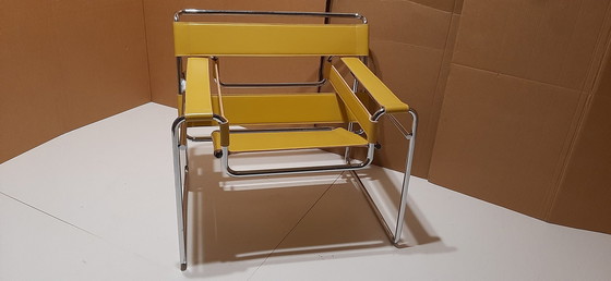 Image 1 of Knoll Wassily B3 Nieuwe-Nooit-Gebruikte Fauteuil In Amber Leer Van Marcel Breuer