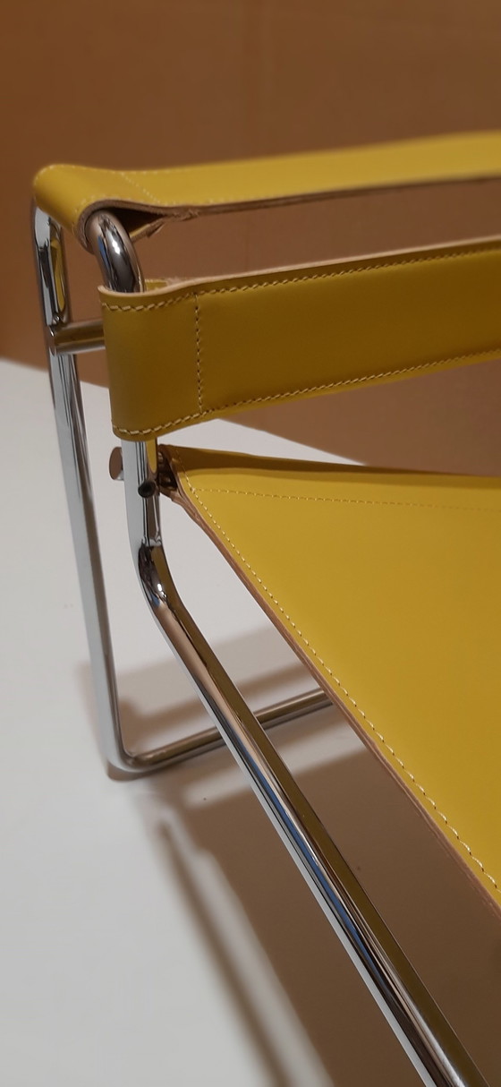 Image 1 of Knoll Wassily B3 Nieuwe-Nooit-Gebruikte Fauteuil In Amber Leer Van Marcel Breuer