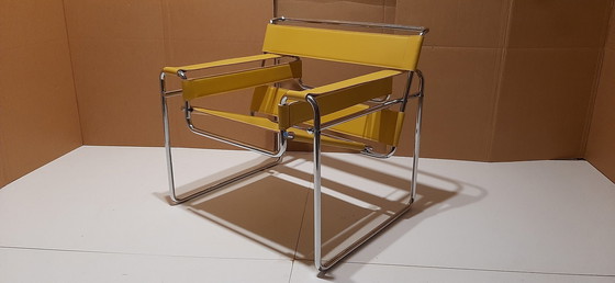 Image 1 of Knoll Wassily B3 Nieuwe-Nooit-Gebruikte Fauteuil In Amber Leer Van Marcel Breuer