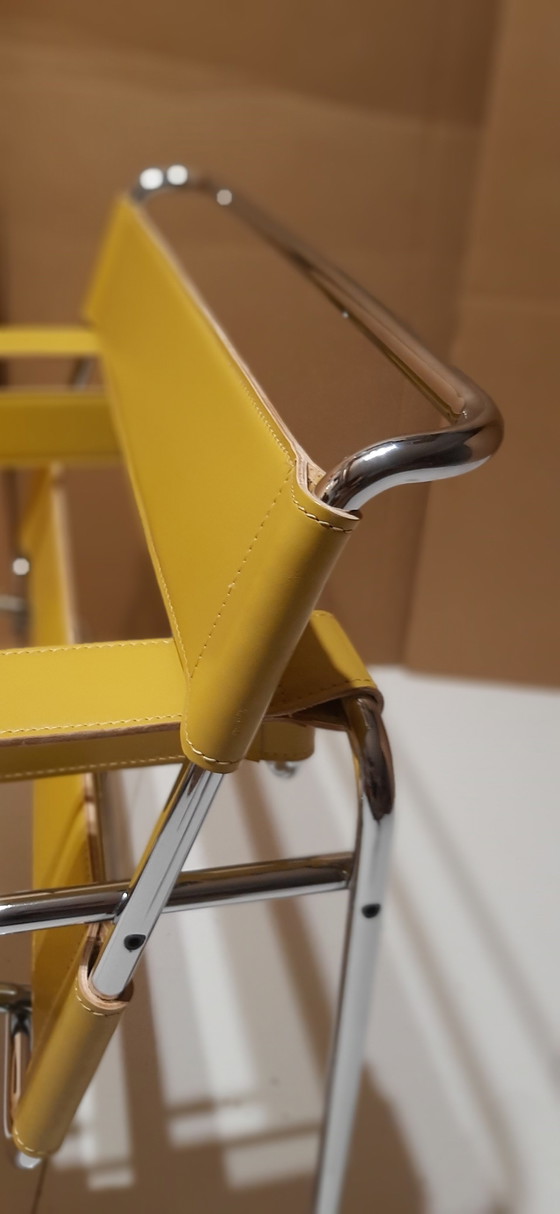 Image 1 of Knoll Wassily B3 Nieuwe-Nooit-Gebruikte Fauteuil In Amber Leer Van Marcel Breuer