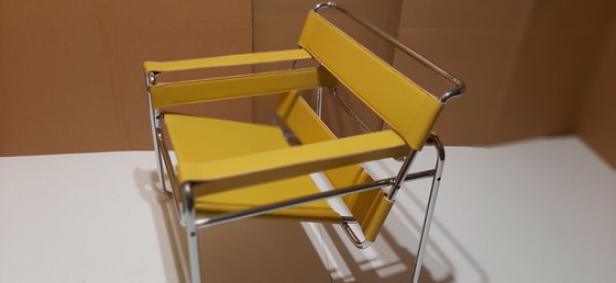 Image 1 of Knoll Wassily B3 Nieuwe-Nooit-Gebruikte Fauteuil In Amber Leer Van Marcel Breuer