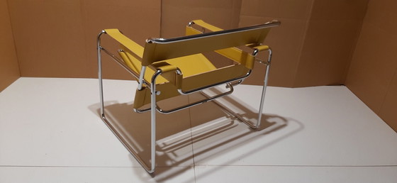 Image 1 of Knoll Wassily B3 Nieuwe-Nooit-Gebruikte Fauteuil In Amber Leer Van Marcel Breuer