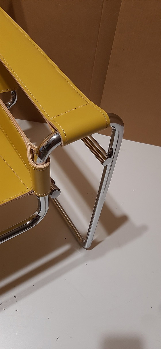 Image 1 of Knoll Wassily B3 Nieuwe-Nooit-Gebruikte Fauteuil In Amber Leer Van Marcel Breuer