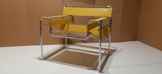 Image 1 of Knoll Wassily B3 Nieuwe-Nooit-Gebruikte Fauteuil In Amber Leer Van Marcel Breuer