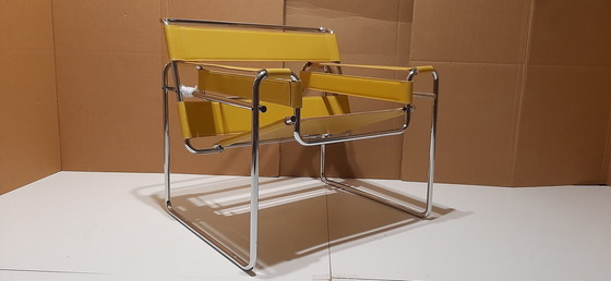 Image 1 of Knoll Wassily B3 Nieuwe-Nooit-Gebruikte Fauteuil In Amber Leer Van Marcel Breuer