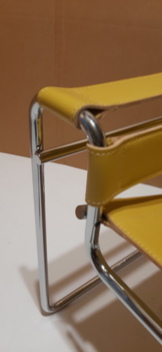 Image 1 of Knoll Wassily B3 Nieuwe-Nooit-Gebruikte Fauteuil In Amber Leer Van Marcel Breuer