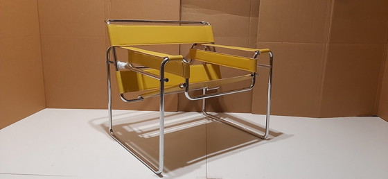 Image 1 of Knoll Wassily B3 Nieuwe-Nooit-Gebruikte Fauteuil In Amber Leer Van Marcel Breuer