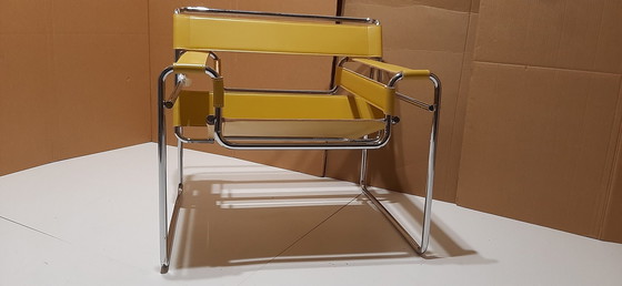 Image 1 of Knoll Wassily B3 Nieuwe-Nooit-Gebruikte Fauteuil In Amber Leer Van Marcel Breuer