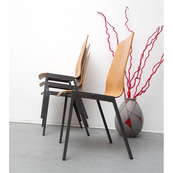 Image 1 of Set van 4 stapelbare stoelen van metaal en multiplex - jaren 1960