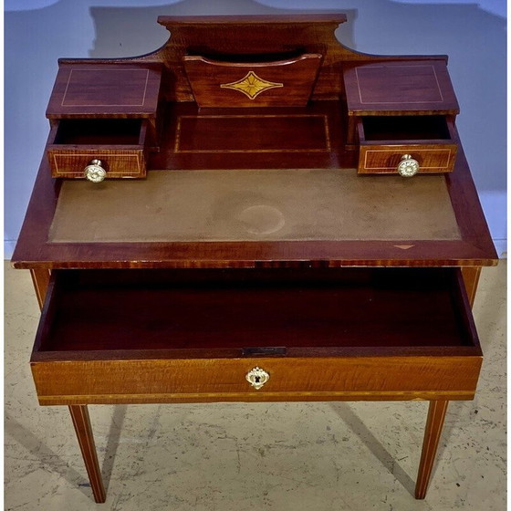 Image 1 of Vintage damesbureau met trapje