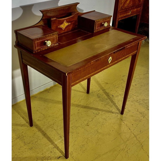 Image 1 of Vintage damesbureau met trapje