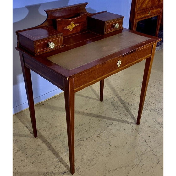 Image 1 of Vintage damesbureau met trapje