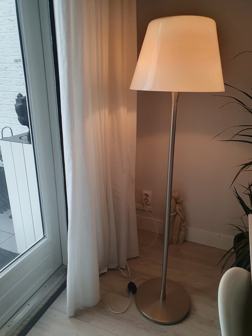 Vloerlamp Met Glazen Kap.