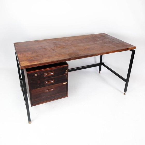 Image 1 of Vintage bureau in rozenhout en metalen poten, Denemarken 1960