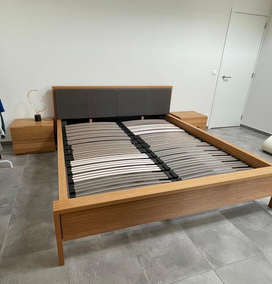 Image 1 of Hülsta bed met 2 nachtkastjes en commode