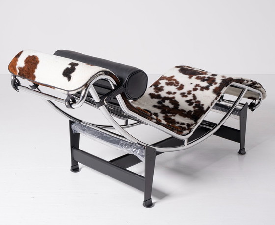 Image 1 of Cassina - Chaise Longue - LC4 - Charlotte Perriand, Le Corbusier, Pierre Jeanneret - Leer, Staal