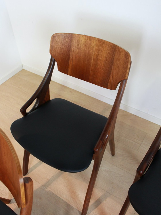 Image 1 of Set 4 Vintage Eetkamerstoelen Arne Hovmand Olsen