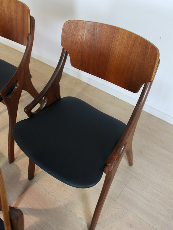 Image 1 of Set 4 Vintage Eetkamerstoelen Arne Hovmand Olsen