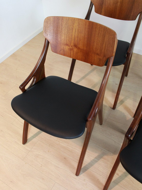 Image 1 of Set 4 Vintage Eetkamerstoelen Arne Hovmand Olsen