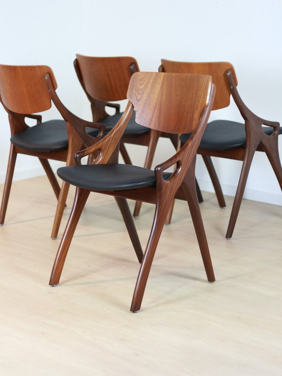 Image 1 of Set 4 Vintage Eetkamerstoelen Arne Hovmand Olsen