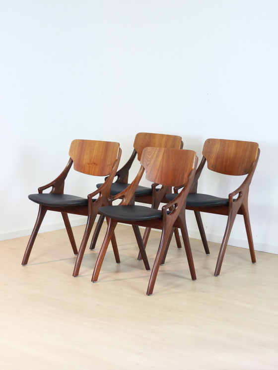 Image 1 of Set 4 Vintage Eetkamerstoelen Arne Hovmand Olsen