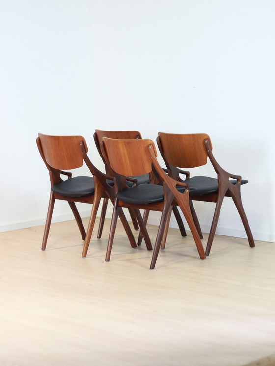 Image 1 of Set 4 Vintage Eetkamerstoelen Arne Hovmand Olsen