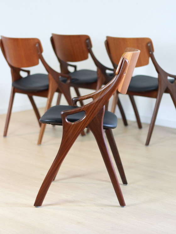 Image 1 of Set 4 Vintage Eetkamerstoelen Arne Hovmand Olsen