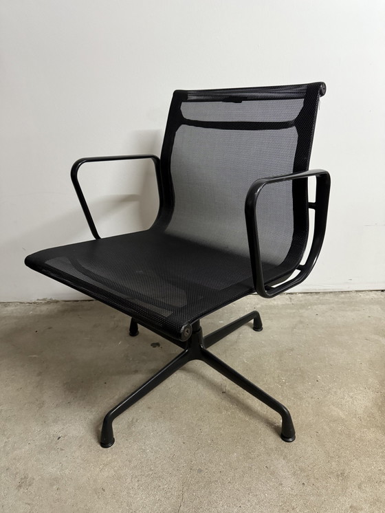 Image 1 of Vitra Eames EA 108 Aluminium Stoel Zwart 1/3 Top & Origineel