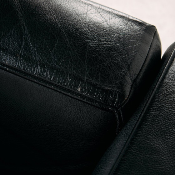 Image 1 of Mk10899 Lc2 Sofa van Le Corbusier, Pierre Jeanneret en Charlotte Perriand voor Cassina