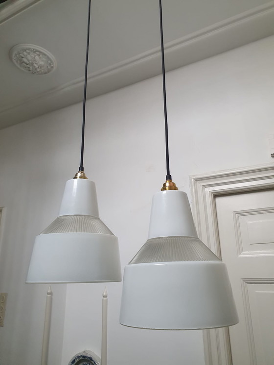 Image 1 of 2x Franse glazen vintage hanglampen