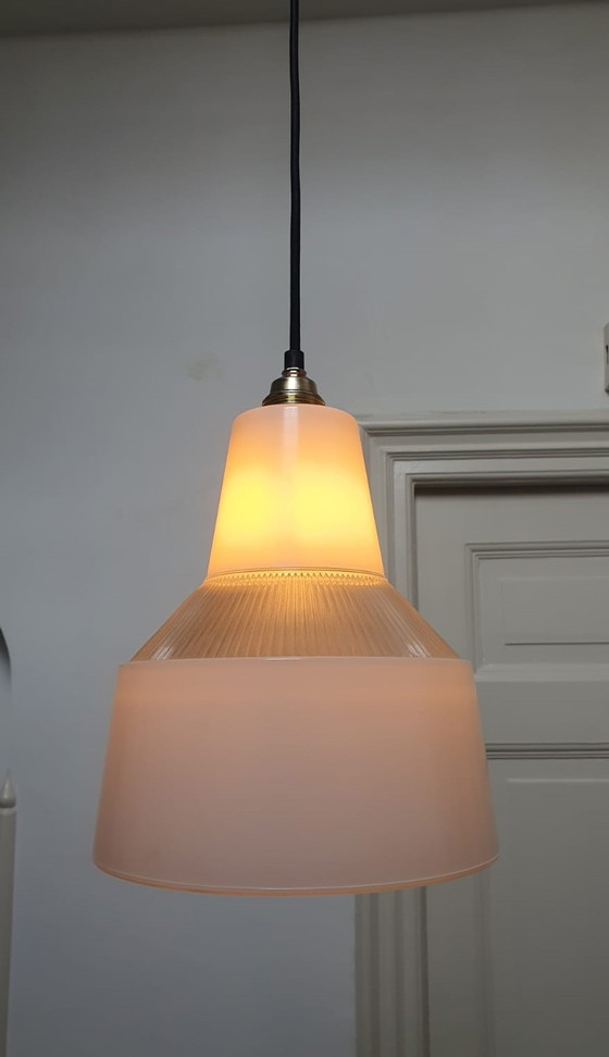 Image 1 of 2x Franse glazen vintage hanglampen