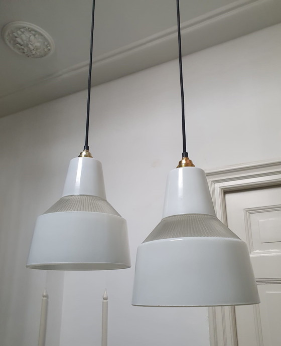 Image 1 of 2x Franse glazen vintage hanglampen